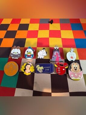 Disney Character Enamel Pins Set - lot of 10